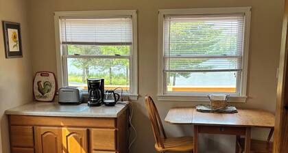 Wonderful cottage on Lake Anne Louise in historic Blaney Park