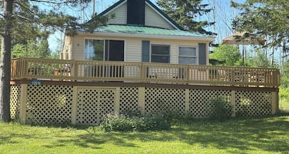 Wonderful cottage on Lake Anne Louise in historic Blaney Park