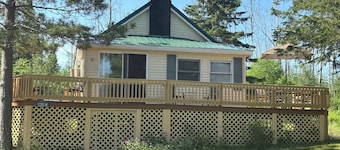 Wonderful cottage on Lake Anne Louise in historic Blaney Park