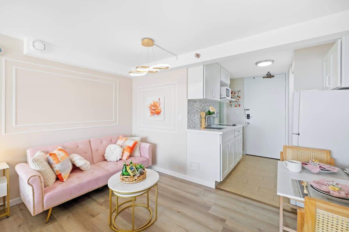 Lägenhet - tillgång till pool - utsikt mot kanalen (1 Bedroom) | Vardagsrum | Platt-tv