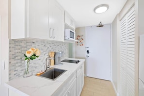 Lägenhet - tillgång till pool - utsikt mot kanalen (1 Bedroom) | Eget kök