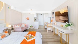 Căn hộ, có thể sử dụng hồ bơi, quang cảnh kênh (1 Bedroom)