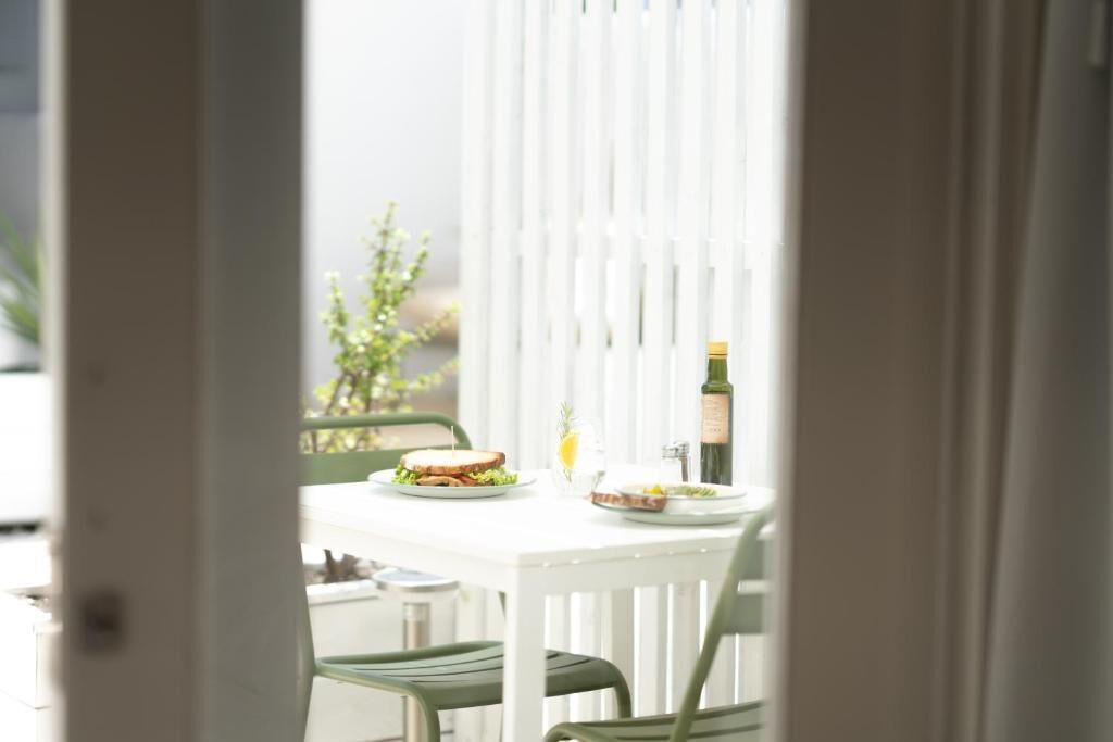 Standard Double Room, Garden View | Dining