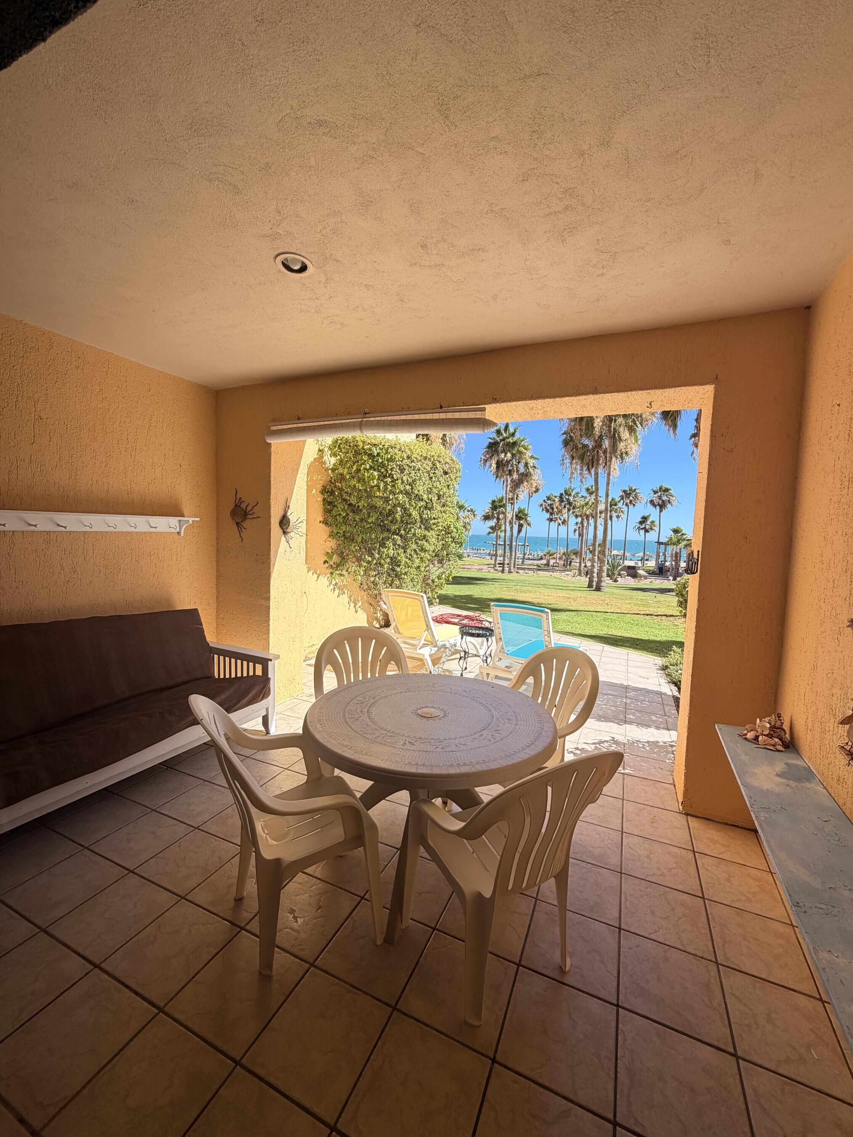 Condo, 1 cama Queen size y sofá cama, patio (Princesa De Peñasco D 105) | Restaurante al aire libre
