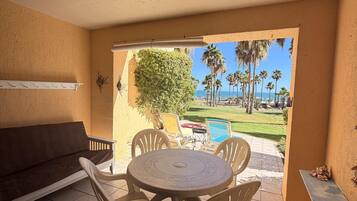 Condo, 1 cama Queen size y sofá cama, patio (Princesa De Peñasco D 105) | Restaurante al aire libre
