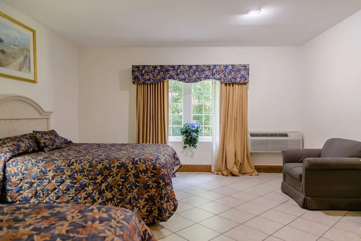 Quadruple Room | WiFi (free), bed sheets