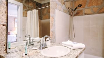 Double Room | Bathroom