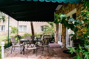 Outdoor dining - Palm Coast Villas (Palm Coast)
