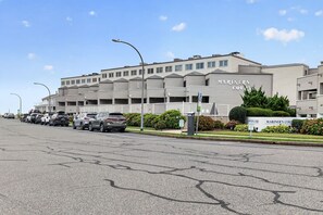 A parking lot with multiple cars and a building labeled 'Mariners Court.'