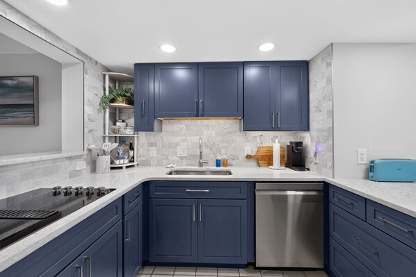 Coffee/tea maker, fridge, microwave, oven