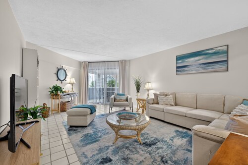 South Rehoboth | Ocean Block | Pool & Parking
