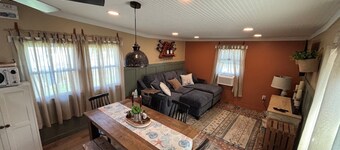 Cozy 2-bedroom house in Willard near beautiful Seneca Lake with air conditioning