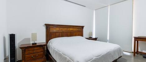 3 bedrooms, desk, iron/ironing board, WiFi
