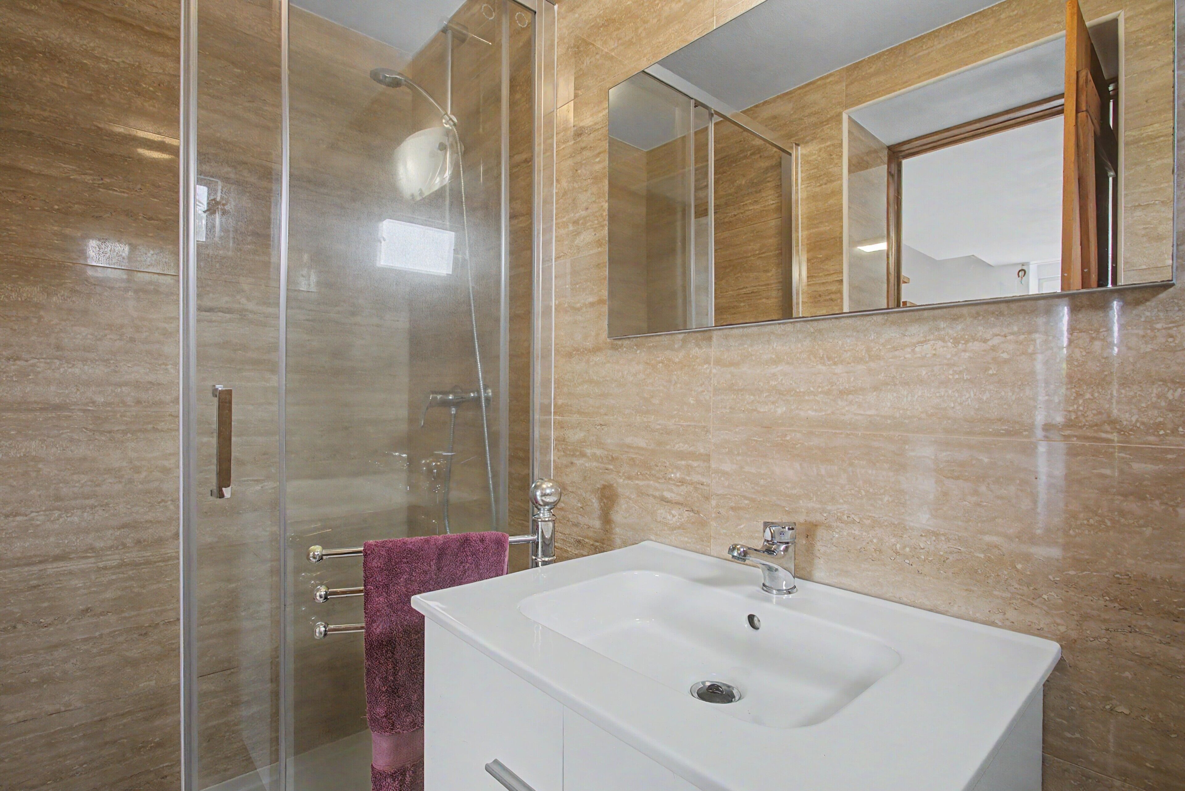 Shower, towels