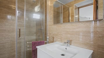 Shower, towels