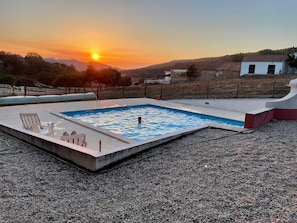 Pool - Chalet 'The Dovecote' with Shared Pool, Shared Garden and Wi-Fi (Alvorninha)