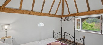 Chalet 'The Dovecote' with Shared Pool, Shared Garden and Wi-Fi