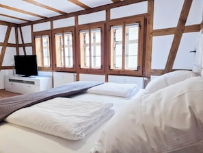 1 bedroom, desk, free WiFi, bed sheets