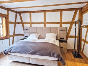 Desk, free WiFi, bed sheets - Vrbo Property (Jena)