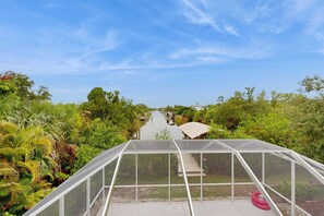 A greenhouse structure with a clear view of a river and surrounding greenery. - Spacious 3 Bedroom Waterfront Home with Private Pool and in Port Charlotte (Port Charlotte)