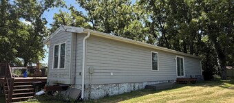 Outdoorsman's hunting-fishing 2-bedroom oasis near Pleasanton Kansas.