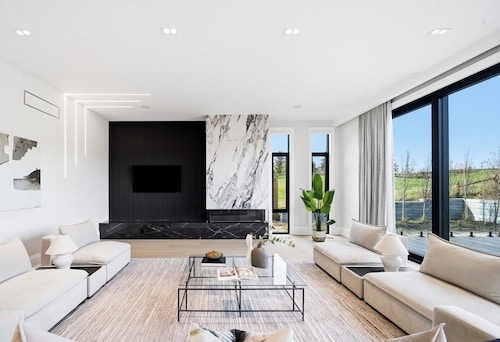 The King Estate | Resort-Style Luxury Escape