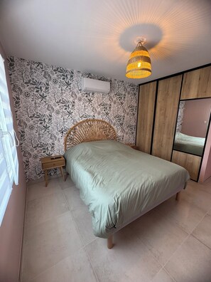 3 bedrooms, iron/ironing board, travel crib, WiFi (free)