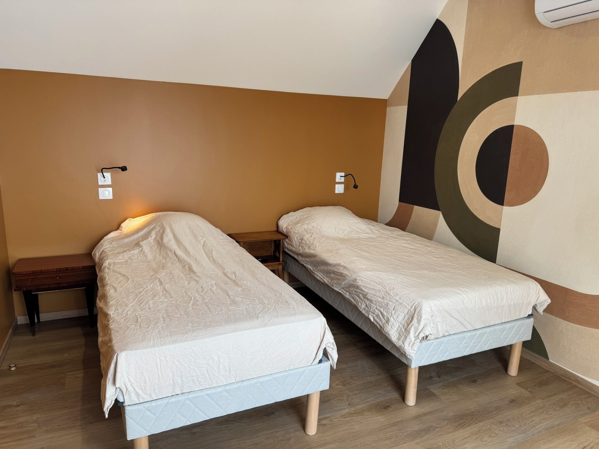 3 bedrooms, iron/ironing board, travel crib, WiFi (free)