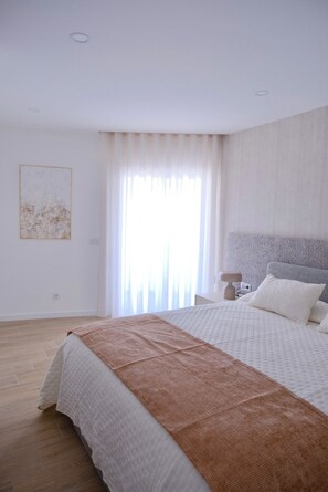 Bügeleisen/Bügelbrett, Reisekinderbett, kostenloses WLAN, Bettwäsche