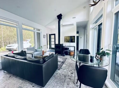     New Luxury Lakefront Chalet | Hot Tub | Nature Escape | Pet Friendly