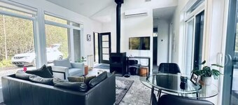     New Luxury Lakefront Chalet | Hot Tub | Nature Escape | Pet Friendly
