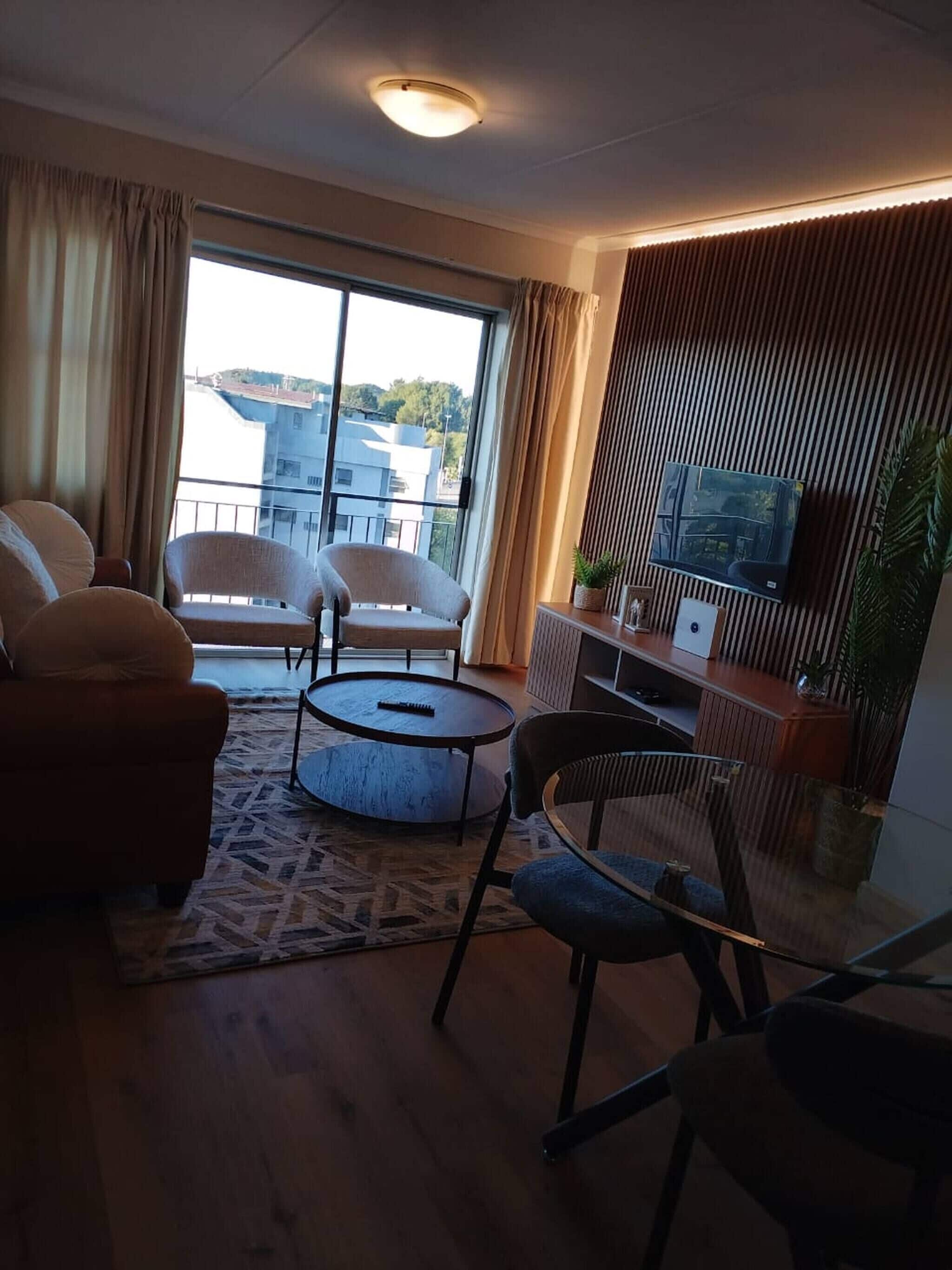 Apartment, 2 Schlafzimmer, barrierefrei, Stadtblick | Wohnbereich
