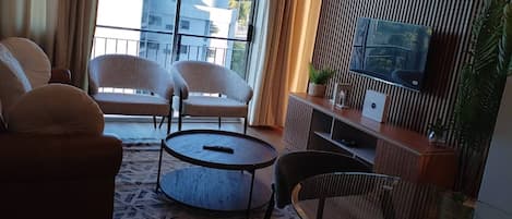 Apartment, 2 Bedrooms, Accessible, City View | Living area