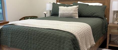 3 bedrooms, iron/ironing board, WiFi, bed sheets