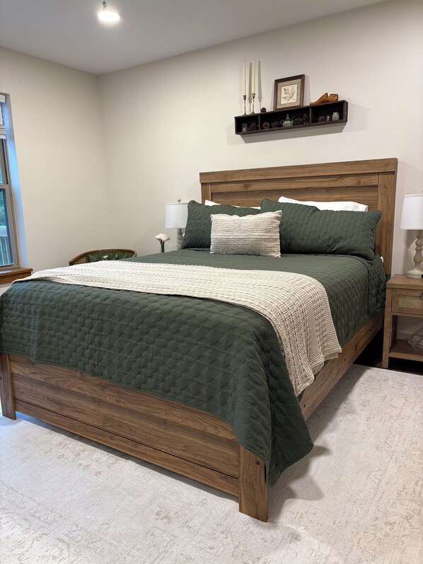 3 bedrooms, iron/ironing board, WiFi, bed sheets