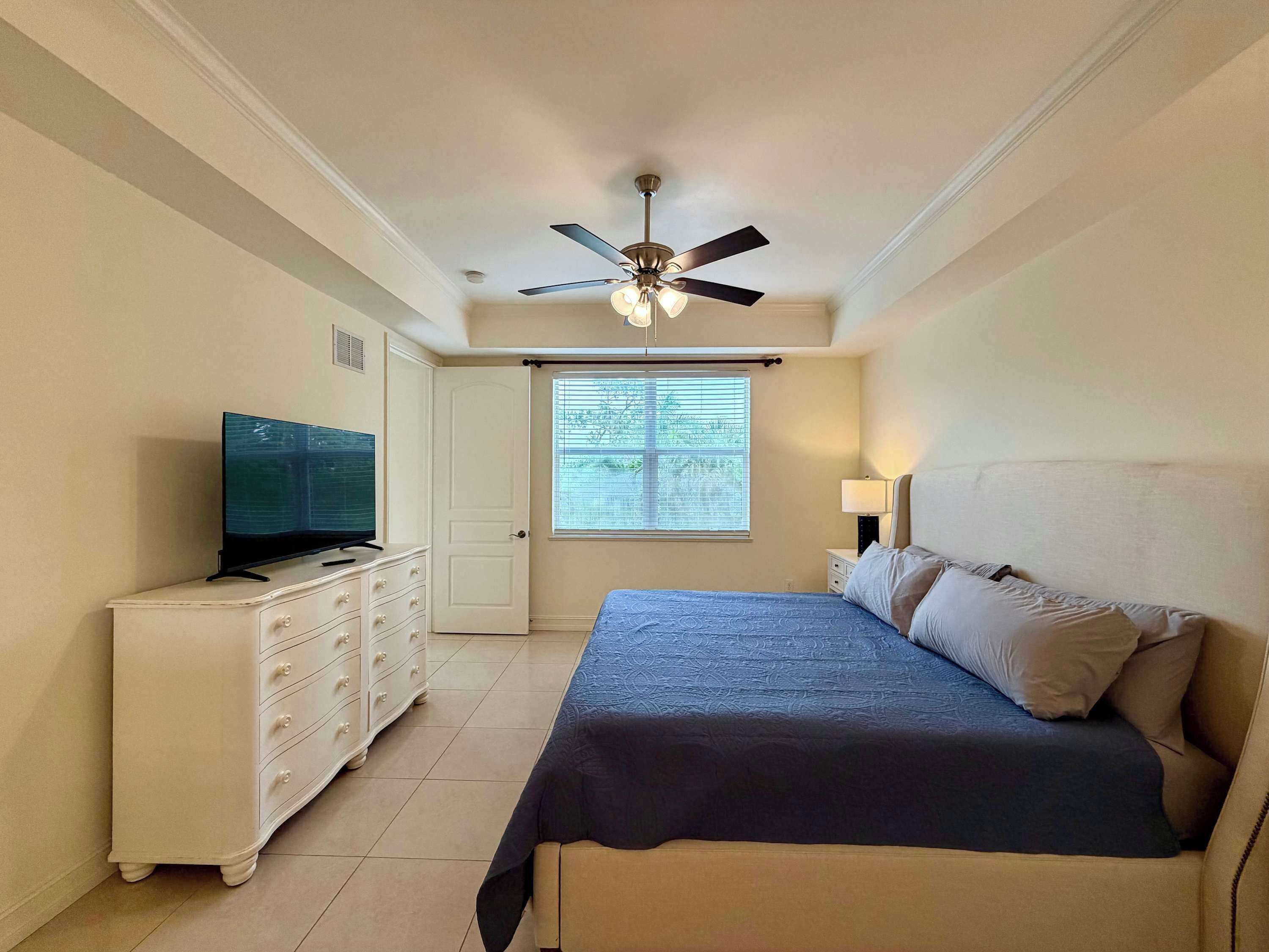 2 bedrooms, travel cot, WiFi, bed sheets