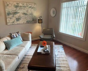 TV - Downtown Fort Worth Chic Apartment (Fort Worth)