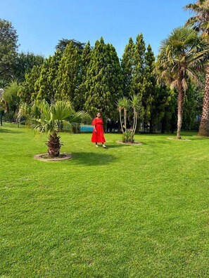 Unclassified image, 4 of 6, button - 2 Bed Garden Cottage |Pool| Garden (Sandton)
