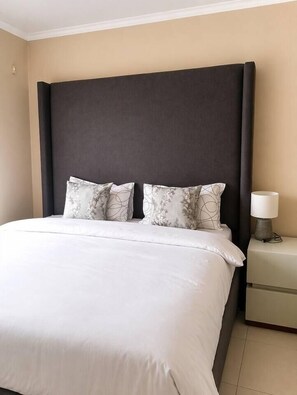 Unclassified image, 2 of 6, button - 2 Bed Garden Cottage |Pool| Garden (Sandton)