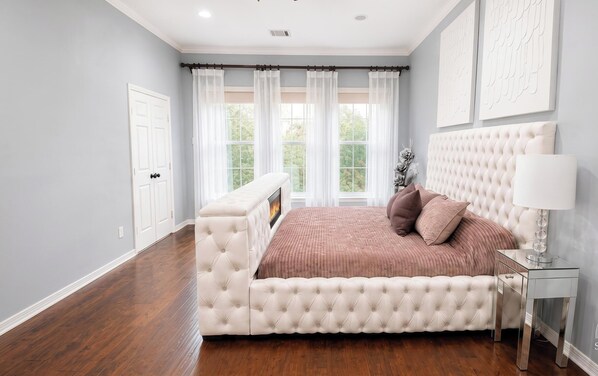 5 bedrooms, iron/ironing board, WiFi (free), bed sheets