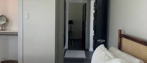 2 chambres, fer et planche à repasser, Wi-Fi, draps fournis