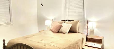 3 bedrooms, iron/ironing board, WiFi, bed sheets