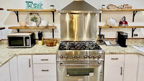 Unclassified image, 3 of 21, button - Near McLeod & Downtown · Sleeps 6 · Free WiFi (Florence)