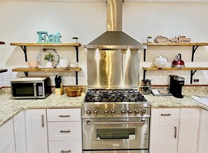 Unclassified image, 4 of 21, button - Near McLeod & Downtown · Sleeps 6 · Free WiFi (Florence)