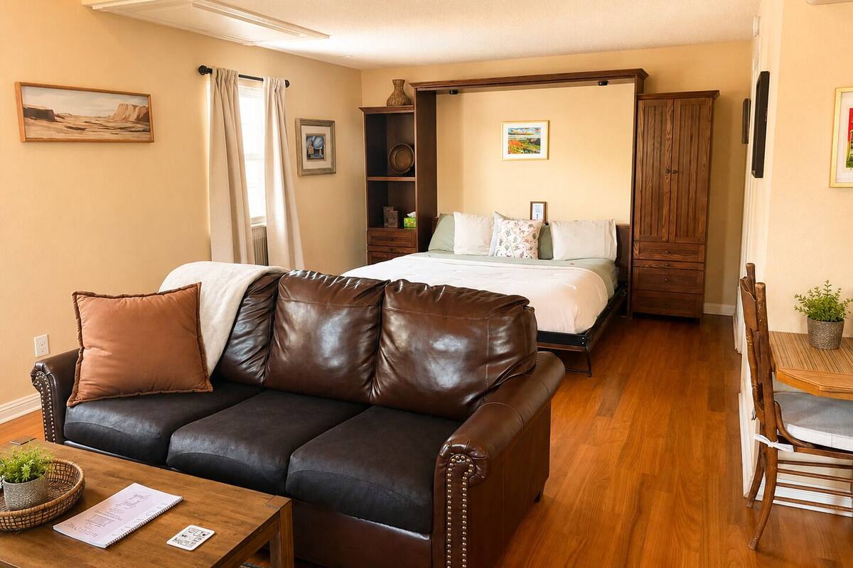 Deluxe Studio Suite, Balcony, Pool View | Soundproofing, iron/ironing board, WiFi (free)
