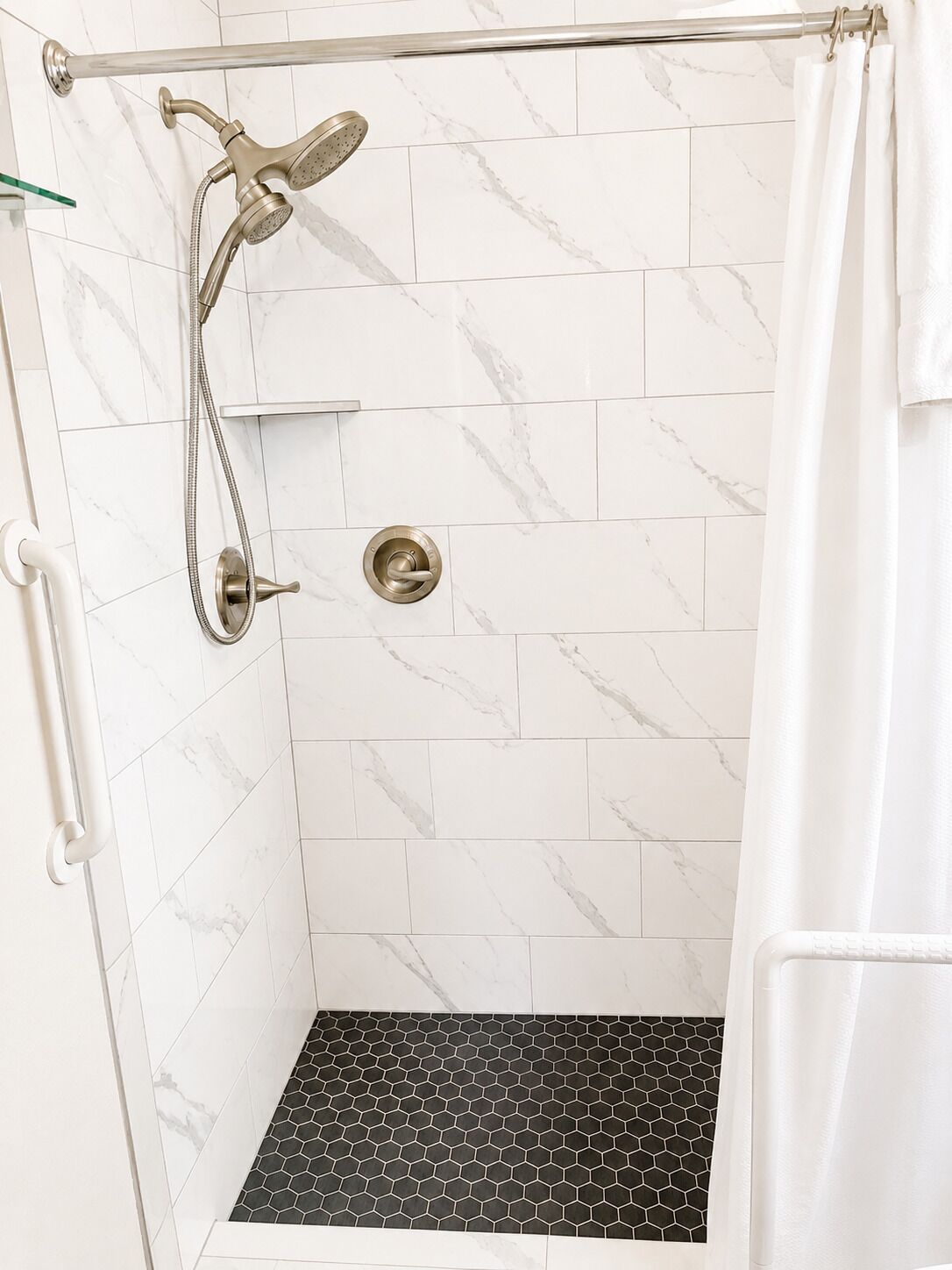 Double Room, 1 King Bed, Non Smoking | Bathroom | Hair dryer, bathrobes, towels, soap