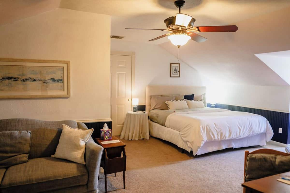 Double Room, Non Smoking, City View | Soundproofing, iron/ironing board, WiFi (free)