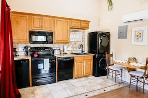 Deluxe Studio Suite, Non Smoking, Balcony | Private kitchen | Shared microwave