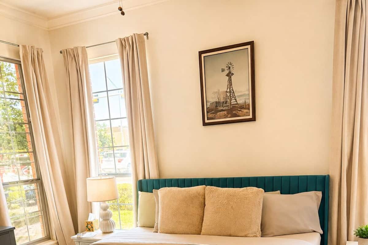 Double Room, 1 King Bed, Non Smoking | Soundproofing, iron/ironing board, WiFi (free)