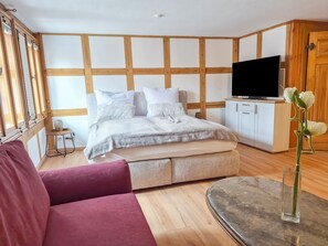 Room - Vrbo Property (Jena)